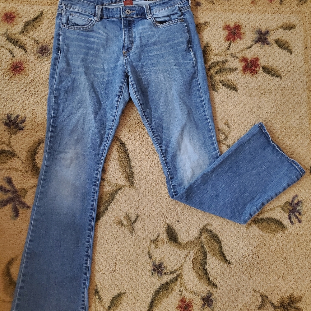 Bootcut blue jeans